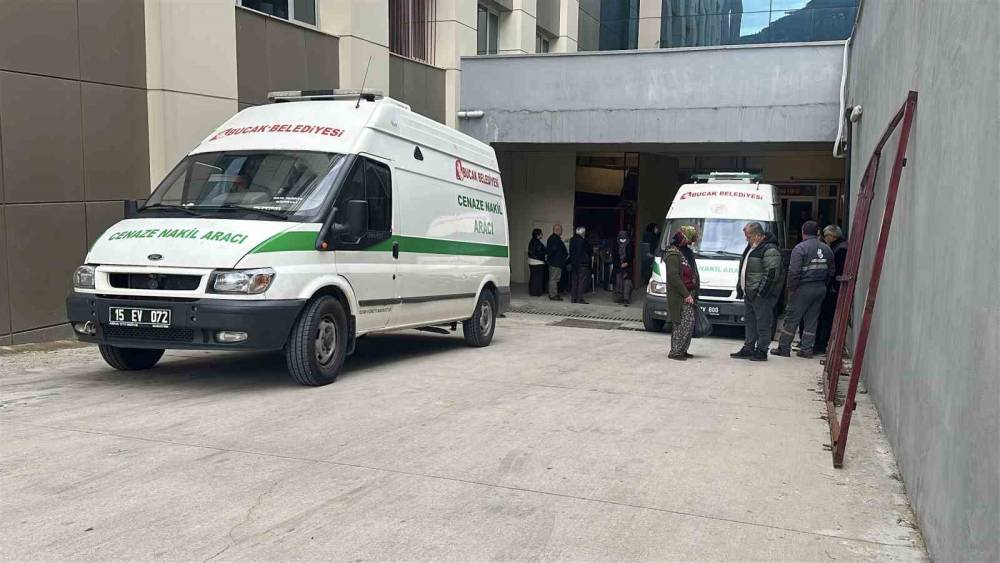 Burdur&rsquo;daki 7 canın yitip gittiği kazada hastane morgu &ouml;n&uuml;nde acı bekleyiş
