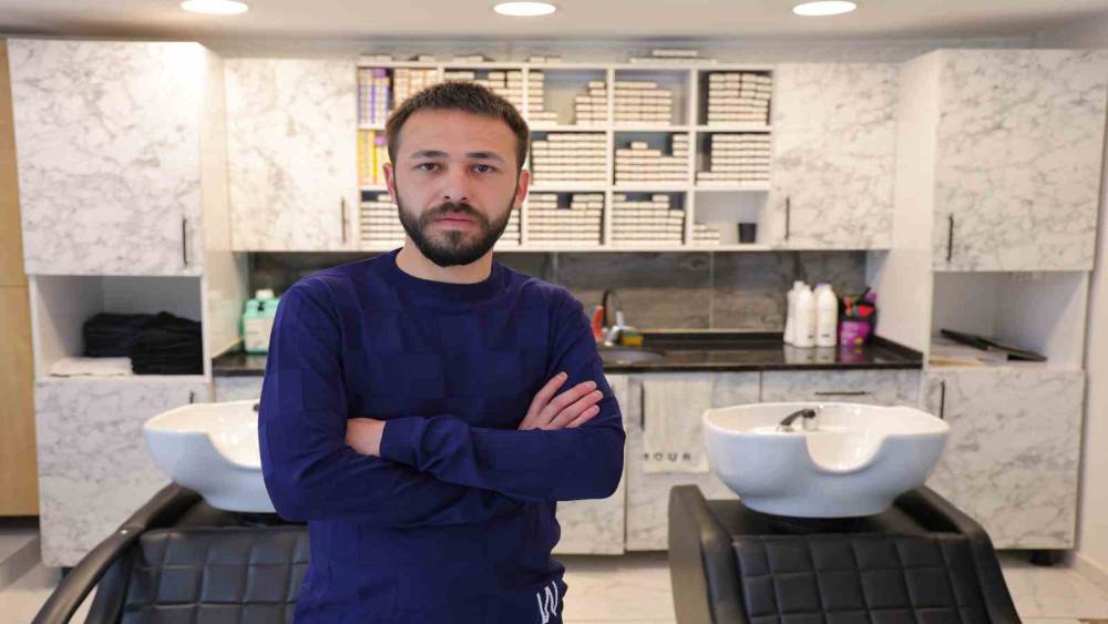 Kuaf&ouml;rde 26 bin liralık sa&ccedil; bakımı yaptırdı, "2 dakikaya geliyorum" diyerek &ccedil;ıktığı salona bir daha d&ouml;nmedi
