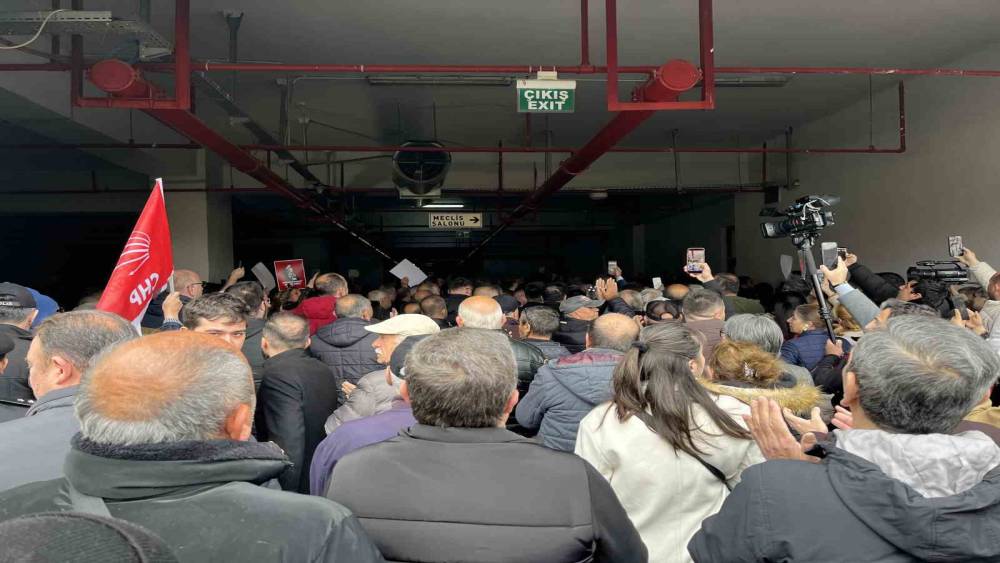 Bursa B&uuml;y&uuml;kşehir Belediye Meclisi&rsquo;ndeki se&ccedil;im &ouml;ncesi gerginlik yaşandı
