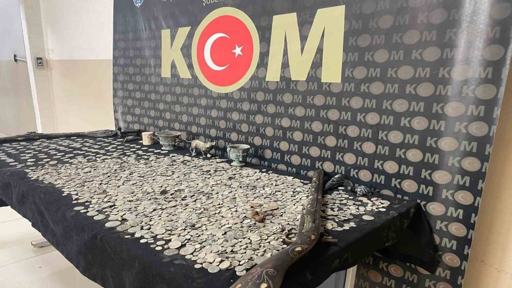 Tarihi eser ka&ccedil;ak&ccedil;ılarına operasyon; binlerce sikke ve onlarca eser ele ge&ccedil;irildi
