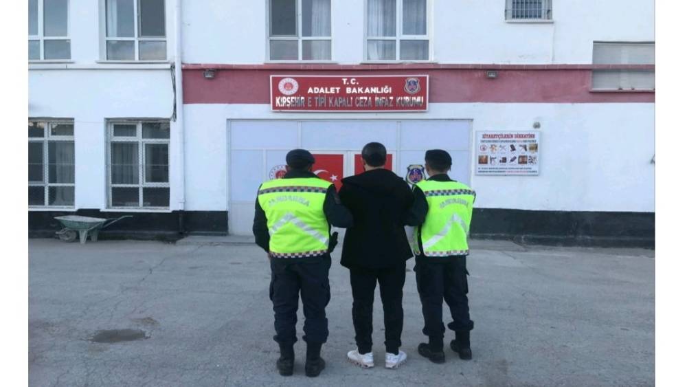 Kırşehir&rsquo;de g&ouml;&ccedil;men ka&ccedil;ak&ccedil;ılığı operasyonu: 1 kişi tutuklandı
