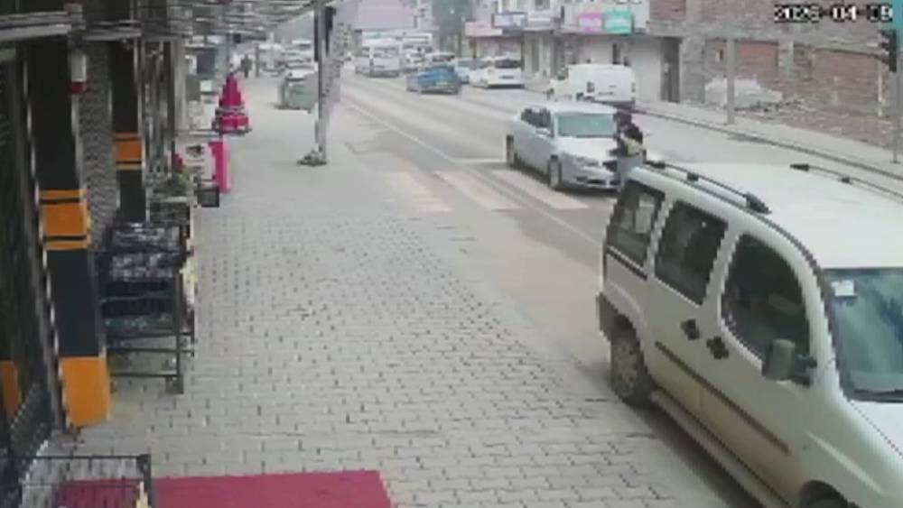 Kahramanmaraş&rsquo;ta trafik kazası g&uuml;venlik kamerasında
