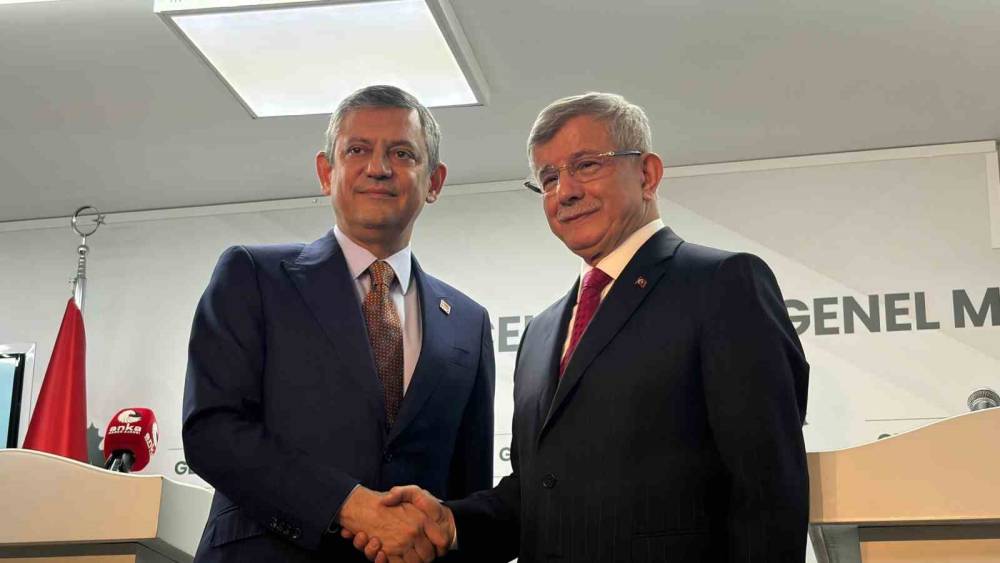 CHP Genel Başkanı &Ouml;zel: "T&uuml;rkiye&rsquo;de Davutoğlu&rsquo;nun Başbakanlığı d&ouml;neminde &ccedil;ok kritik bir s&uuml;re&ccedil; yaşandı"
