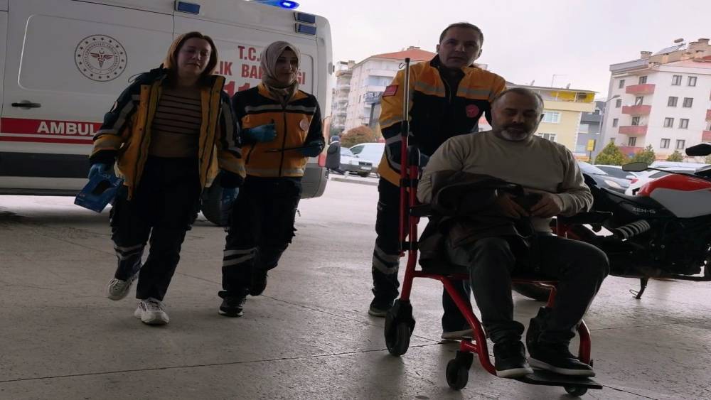 Bursa&rsquo;da iki otomobil &ccedil;arpıştı: 2 yaralı
