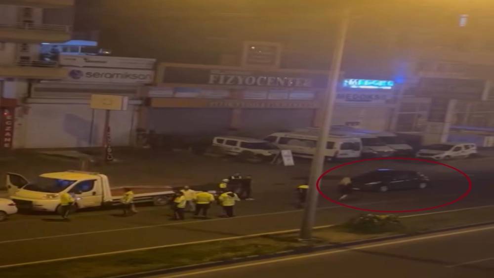 Ehliyeti alınan kadın, alkoll&uuml; halde ara&ccedil; kullanırken polise yakalanınca sinir krizi ge&ccedil;irdi
