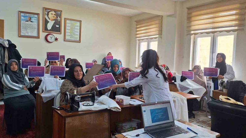 Bayburt&rsquo;ta &lsquo;Menopoz Okulu&rsquo; eğitimleri devam ediyor
