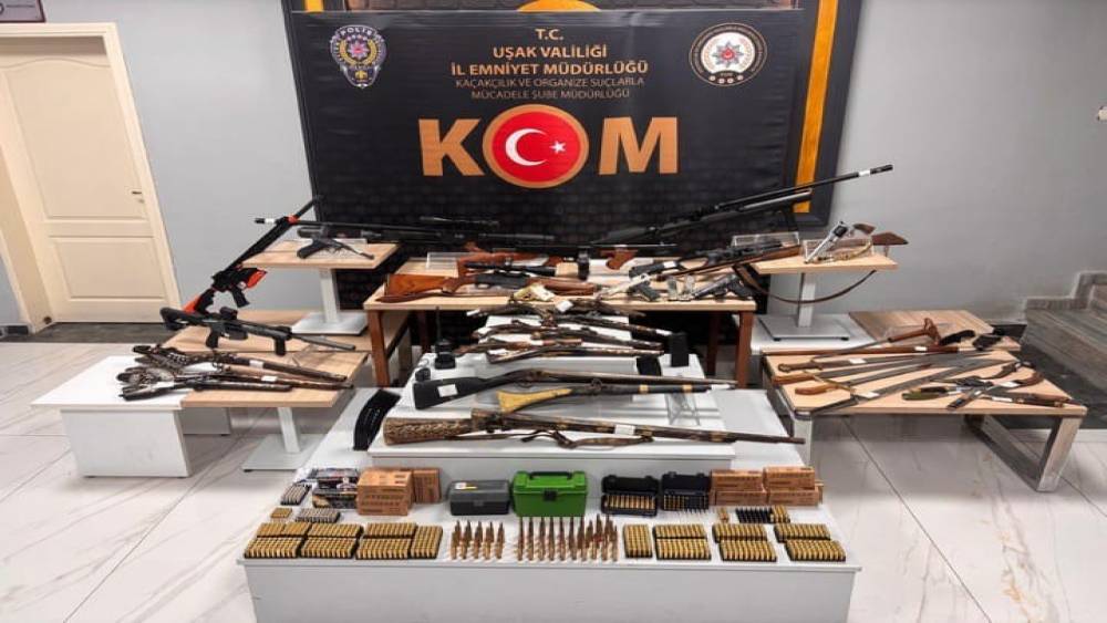 Uşak&rsquo;ta silah ve tarihi nitelikteki t&uuml;fekler ele ge&ccedil;irildi
