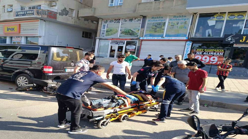 Mardin&rsquo;de otomobil ile motosiklet &ccedil;arpıştı: 1 yaralı
