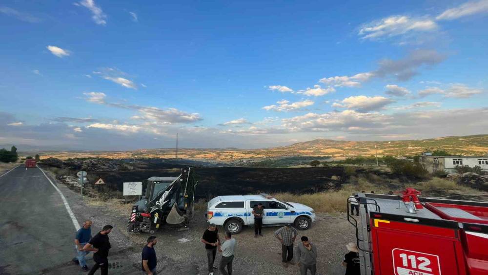 Zirai ve ormanlık alanda &ccedil;ıkan yangın 5 saat sonra s&ouml;nd&uuml;r&uuml;ld&uuml;
