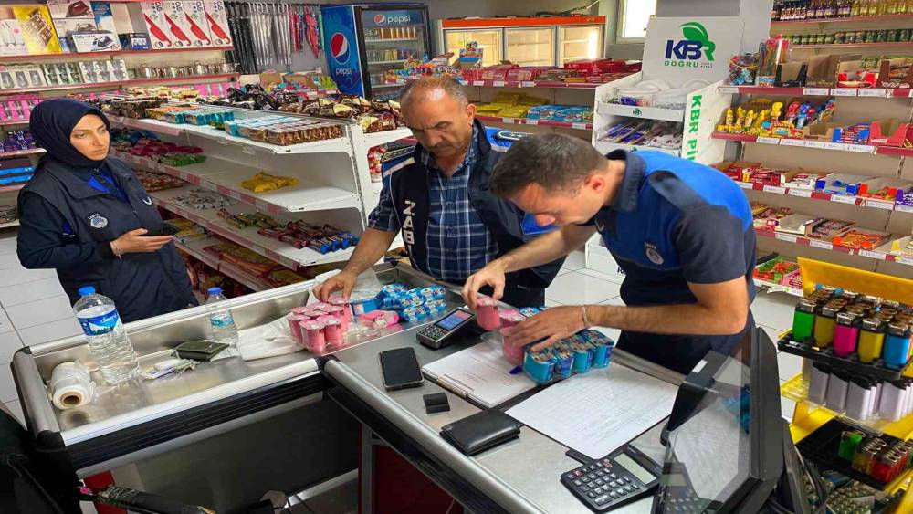 Erzincan&rsquo;da 372 markete eş zamanlı denetim: tarihi ge&ccedil;miş &uuml;r&uuml;nler imha edildi

