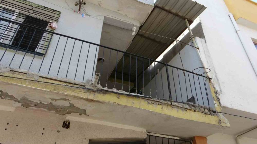 Mersin&rsquo;de balkonda akıma kapılan 1,5 yaşındaki Yama&ccedil; yaşam m&uuml;cadelesini kaybetti
