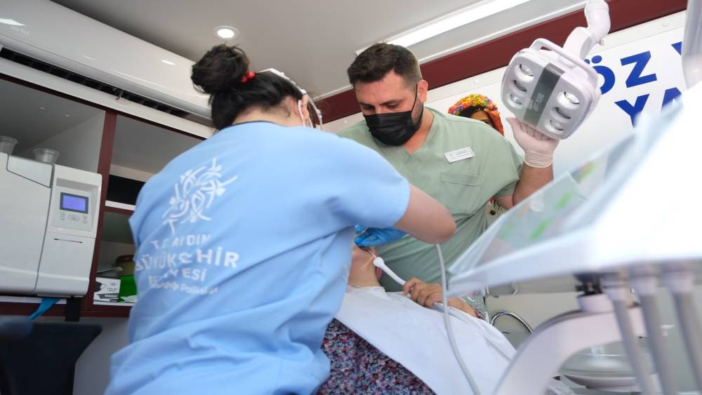 Mobil diş klinikleri &uuml;&ccedil; il&ccedil;ede vatandaşlarla buluştu
