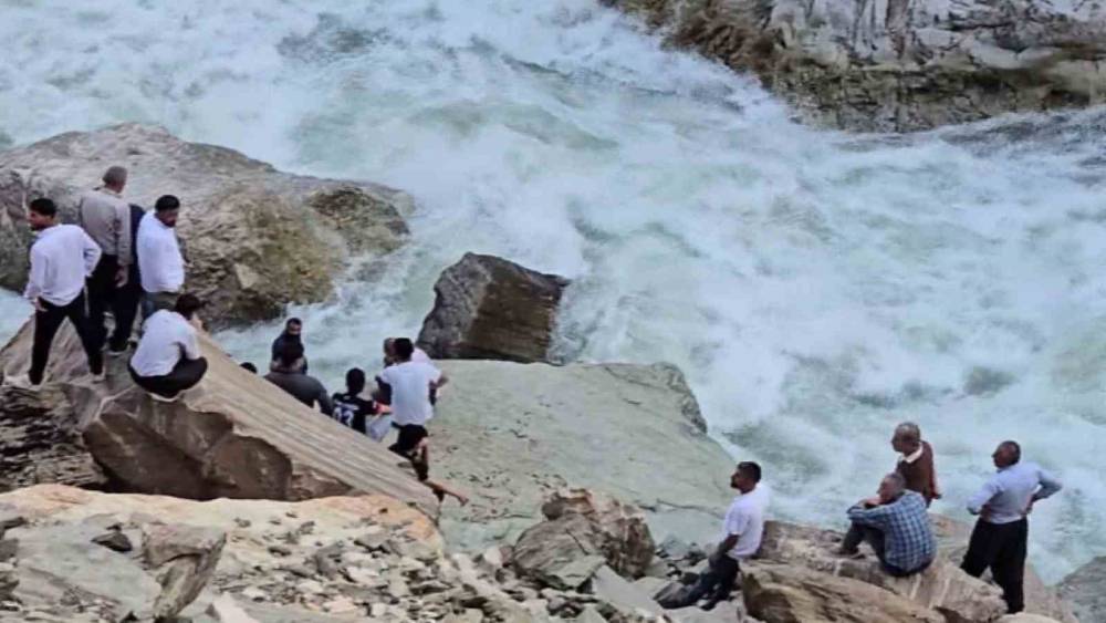 Serinlemek i&ccedil;in girdiği Habur &Ccedil;ayı&rsquo;nda kayboldu
