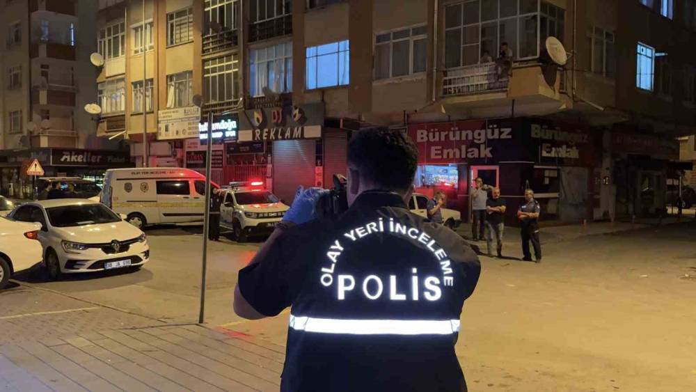 &Ouml;nce biber gazı sıktılar sonra bı&ccedil;akladılar: 1 &ouml;l&uuml;, 1 yaralı
