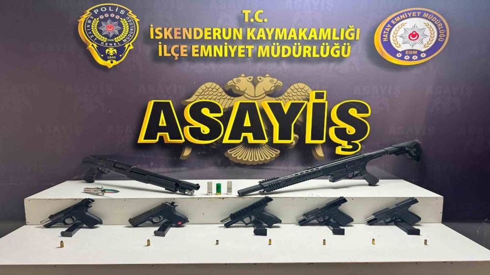 Ev ve ara&ccedil; kurşunlayan şahısların evlerinde yatakların arasından silah &ccedil;ıktı
