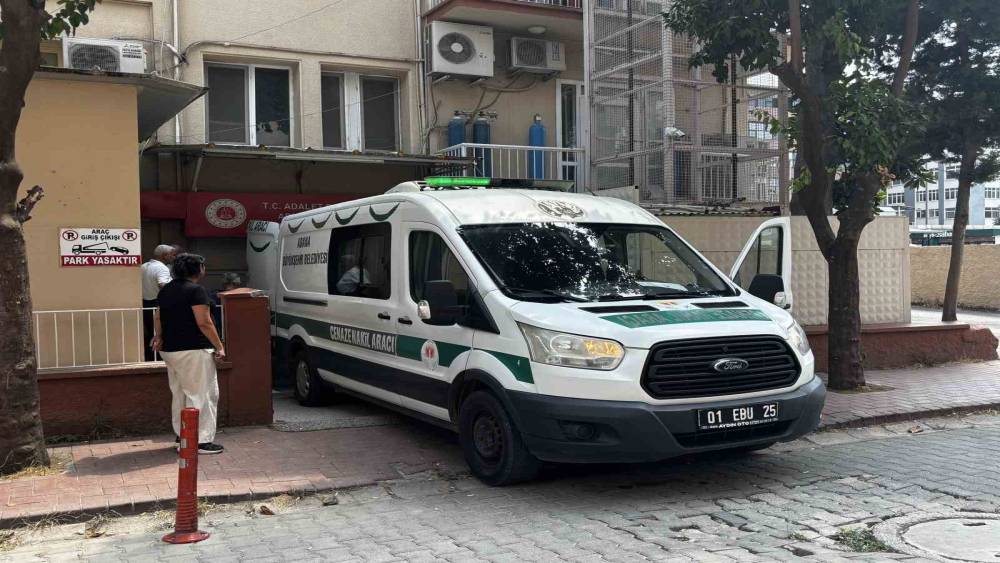 G&ouml;&ccedil;&uuml;kte hayatını kaybeden iş&ccedil;inin cenazesi adli tıptan alındı
