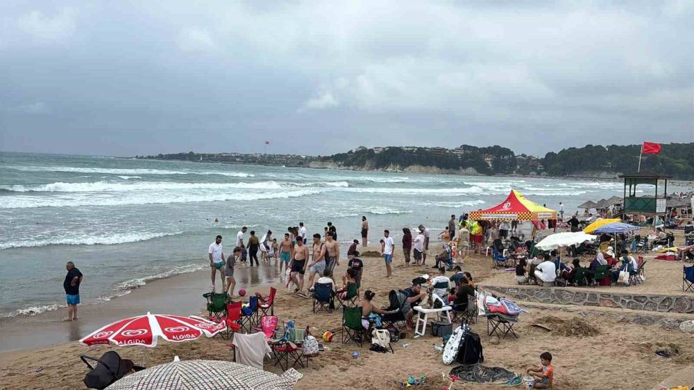 Ablasını kurtarmak i&ccedil;in denize giren 19 yaşındaki gen&ccedil; hayatını kaybetti
