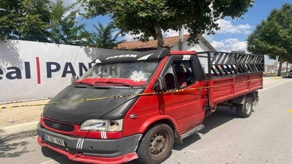 &Ccedil;orum&rsquo;da akrabalar arasında &rsquo;kız ka&ccedil;ırma&rsquo; kavgası: 1&rsquo;i ağır 4 yaralı
