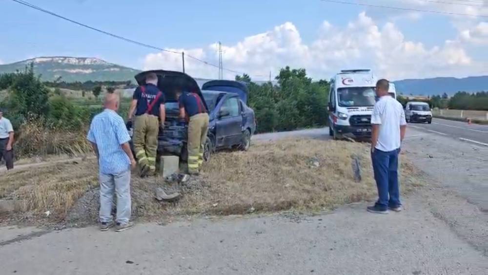 Karab&uuml;k&rsquo;te trafik kazaları: 4 yaralı
