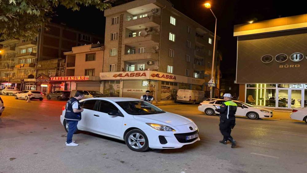 İneg&ouml;l&rsquo;de polis kuş u&ccedil;urtmadı, bin 412 kişi sorgulandı
