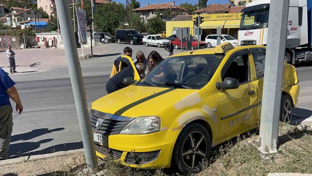 &Ccedil;orum&rsquo;da trafik kazası: 1 yaralı
