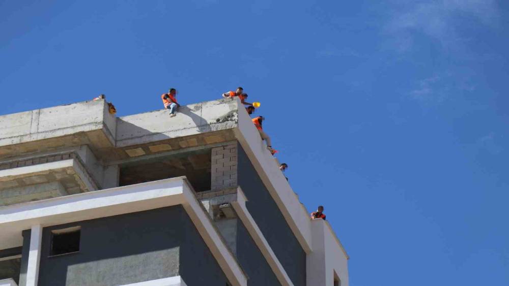 Denizli&rsquo;de 4 aydır &ouml;demeleri yapılmayan inşaat iş&ccedil;ileri &ccedil;atıya &ccedil;ıktı
