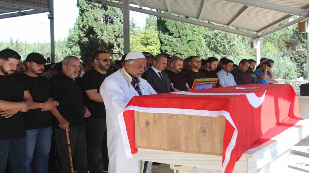 Gemideki faciada hayatını kaybeden Adanalı gen&ccedil;, feryatlar ve ağıtlarla son yolculuğuna uğurlandı
