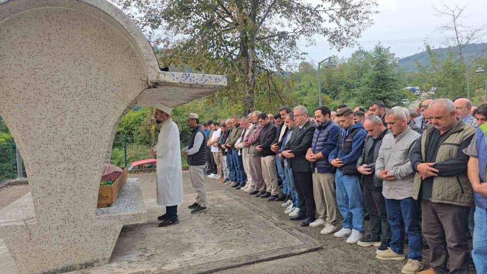 Ordu&rsquo;da &ouml;ld&uuml;r&uuml;len kadın toprağa verildi: &Ouml;nce oğul, sonra anne toprağa girdi
