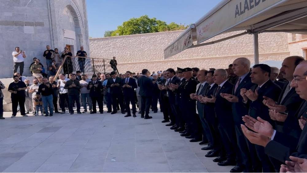 TBMM Başkanı Kurtulmuş, Sultanlar T&uuml;rbesi Saygı N&ouml;beti değişimi izledi
