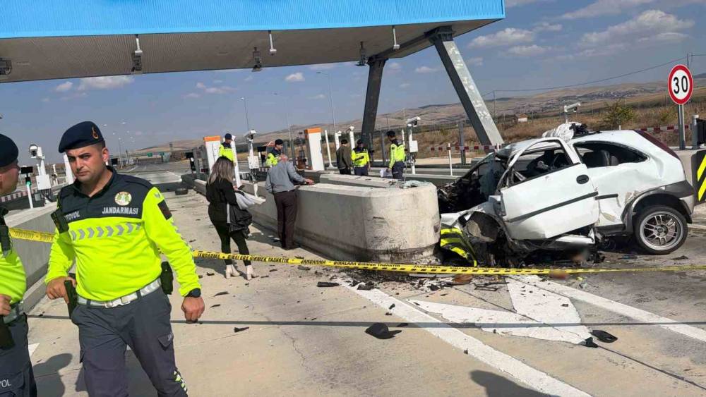 Aksaray&rsquo;da feci kaza: 22 yaşındaki s&uuml;r&uuml;c&uuml; &ouml;ld&uuml;
