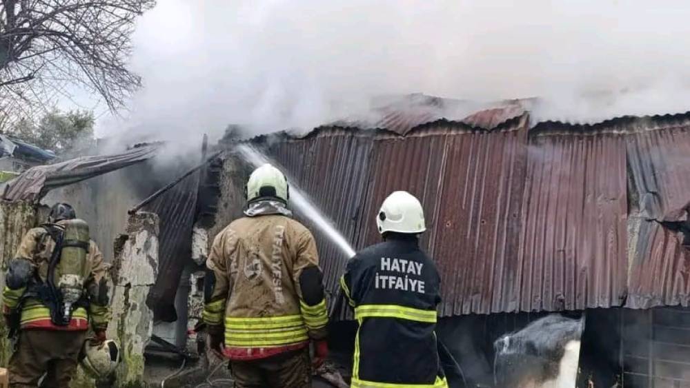 D&ouml;rtyol&rsquo;da ev yangını
