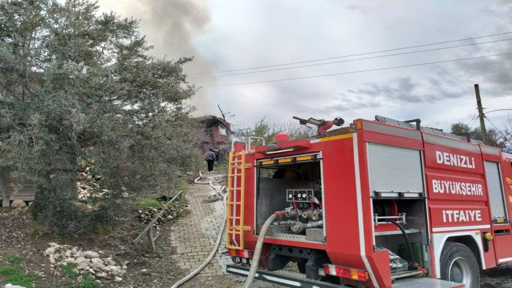 Kale&rsquo;de alevlere teslim olan ev kullanılamaz hale geldi
