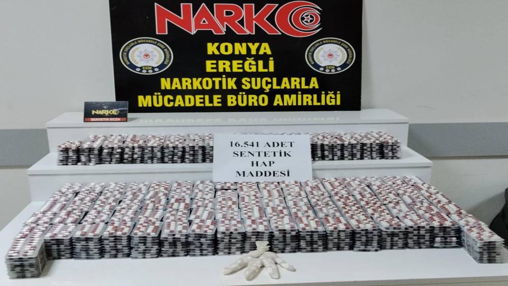 Konya polisinden zehir sevkiyatına darbe: Binlerce hap ele ge&ccedil;irildi
