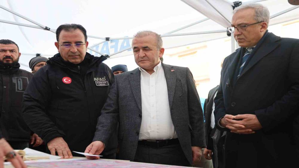 Vali Hatipoğlu: "Arama ve tarama faaliyetleri geniş bir alan i&ccedil;erisinde devam ediyor"
