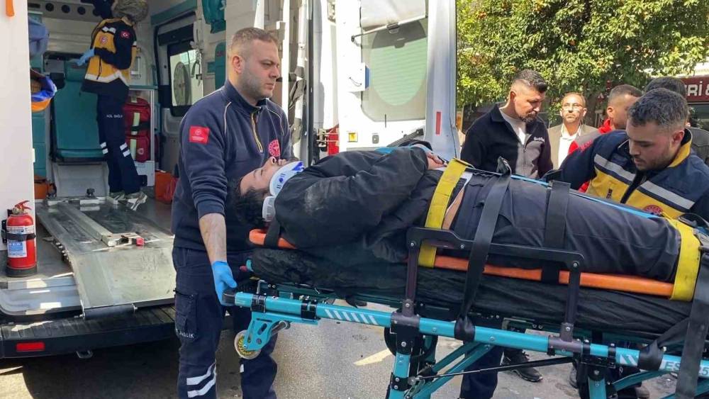 Aydın&rsquo;da otomobille &ccedil;arpışan motosikletli yaralandı
