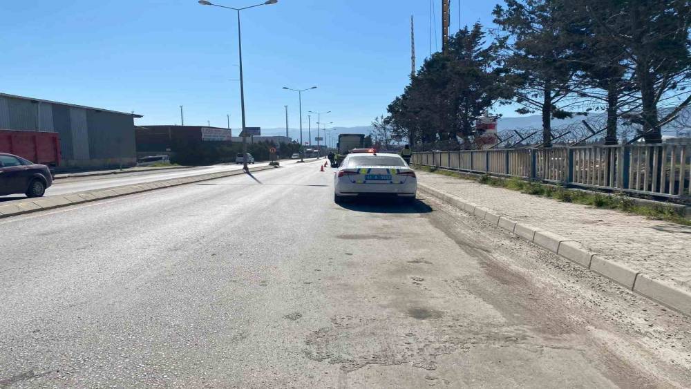 İki tırın arasında feci &ouml;l&uuml;m
