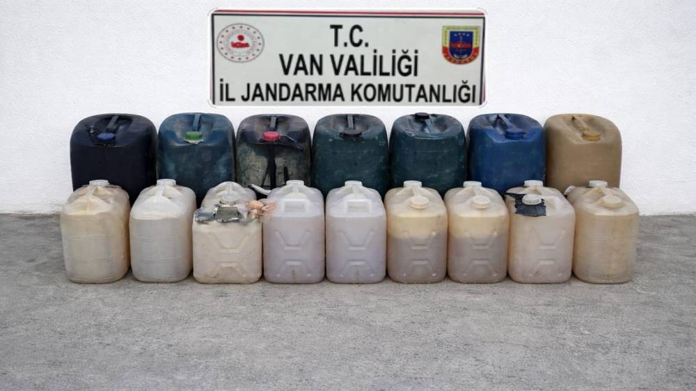 Van&rsquo;da g&uuml;mr&uuml;k ka&ccedil;ağı malzeme ele ge&ccedil;irildi
