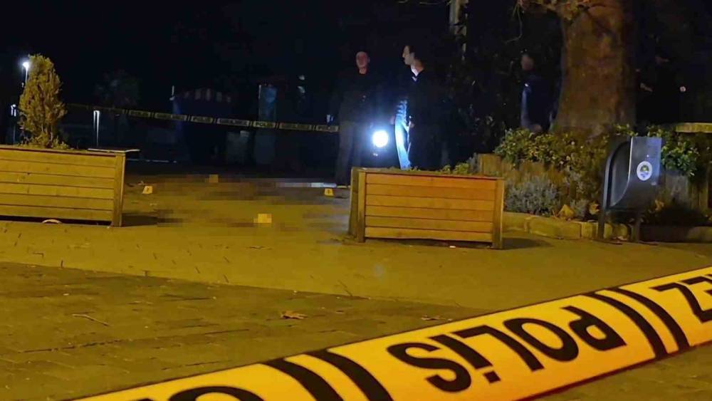 Eşinin dayısını bı&ccedil;aklayarak &ouml;ld&uuml;ren sanık: "Demir sopayla saldırdı, korkutmak i&ccedil;in bı&ccedil;ağı savurdum"
