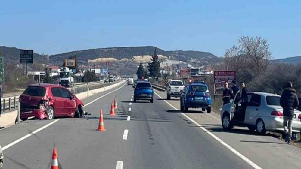 Keşan&rsquo;da iki otomobilin &ccedil;arpıştı: 1 kişi yaralandı
