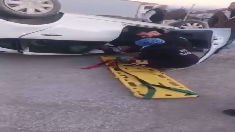 Elazığ&rsquo;da otomobil takla attı: 2 yaralı
