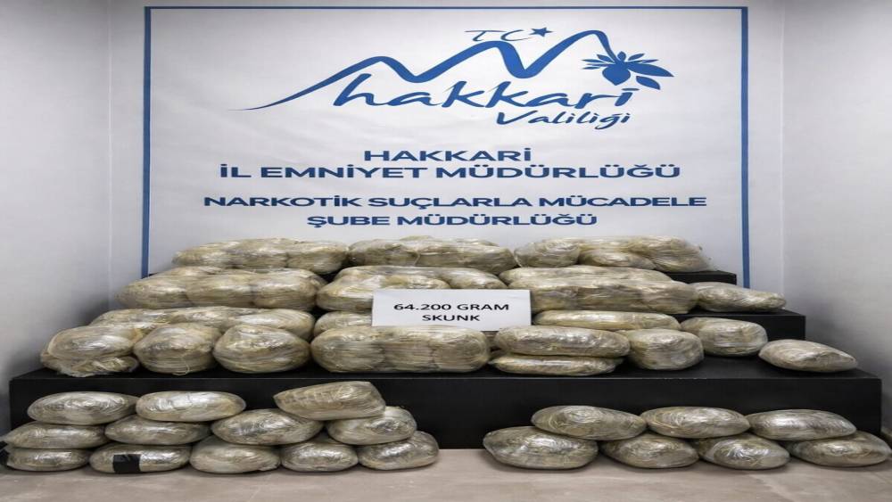 Hakkari&rsquo;de 64 kilogram uyuşturucu ele ge&ccedil;irildi
