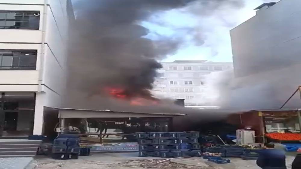 Kahramanmaraş&rsquo;ta manavda &ccedil;ıkan yangını itfaiye s&ouml;nd&uuml;rd&uuml;
