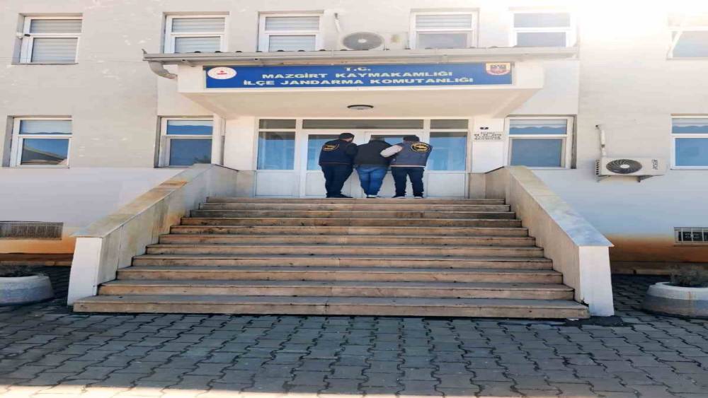 Tunceli&rsquo;de toplam 30 yıl kesinleşmiş hapis cezası bulunan 2 zanlı yakalandı
