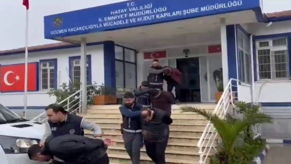 Hatay&rsquo;da 52 g&ouml;&ccedil;men yakalandı, 12 organizat&ouml;r tutuklandı
