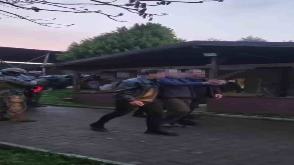 M&uuml;ebbetlik firari saklandığı at &ccedil;iftliğinde operasyonla yakalandı
