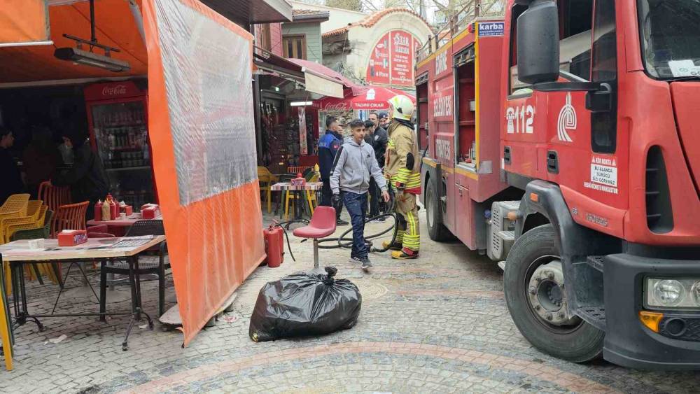 Edirne&rsquo;de ahşap binada korkutan baca yangını
