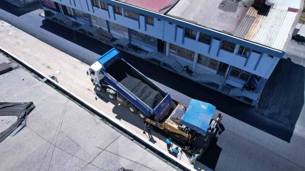G&uuml;neş y&uuml;z&uuml;n&uuml; g&ouml;sterdi, sanayi yolları yenilendi

