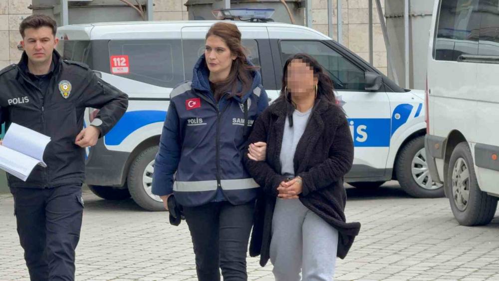 Samsun&rsquo;da sınıfı basan kadın veli yeniden g&ouml;zaltına alınarak adliyeye sevk edildi
