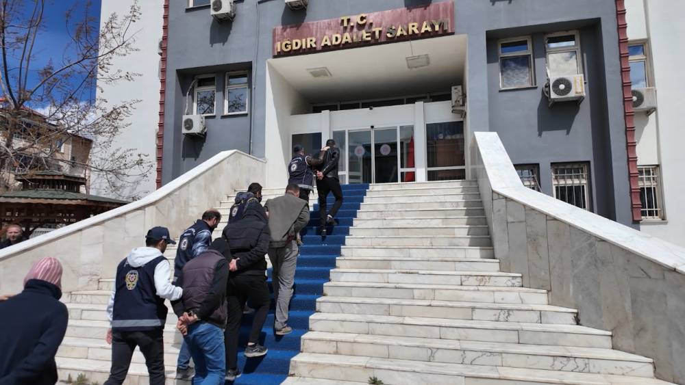Iğdır&rsquo;da g&ouml;&ccedil;men ka&ccedil;ak&ccedil;ılığı şebekesine b&uuml;y&uuml;k darbe: 7 tutuklama
