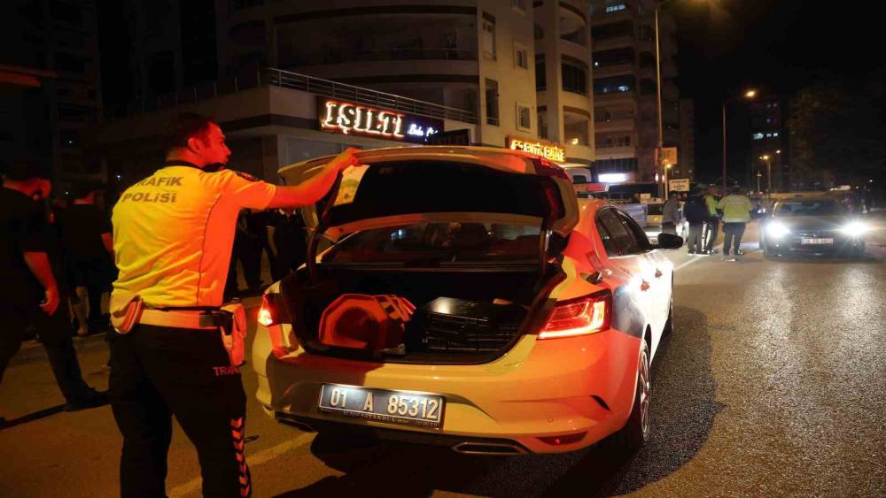Şampiyonluk konvoyundan ayrılan alkoll&uuml; otomobil s&uuml;r&uuml;c&uuml;s&uuml; ile motosiklet &ccedil;arpıştı: 1 ağır yaralı
